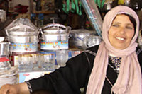 Mahjouba Dahiban, dank eines Mikrokredits der Zakoura-Stiftung betreibt sie einen kleinen Handel; Foto: Zakoura-Fondation