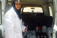 Ibtissam Alami Idrissi baute mit ihrem Kredit ein mobiles Labor auf, mit dem sie Aufträge für die staatliche Wasserbehörde erledigt