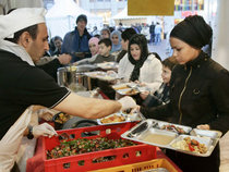 Halal food served at a Turkish supermarket in Germany (photo: dpa)H