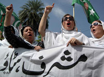 Demonstration von Musharraf-Gegnern in Peschawar; Foto: AP