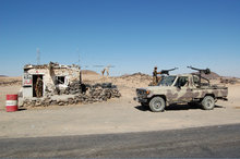 Militärischer Kontrollposten im Jemen; Foto: Philipp Schweers