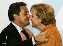 Bundeskanzlerin Angela Merkel begrüßt den französischen Präsidenten Nicolas Sarkozy; Foto: AP