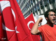 Türken demonstrieren gegen die Ratifizierung der Protokolle; Foto: AP