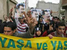 Anhänger der pro-kurdischen DTP demonstrieren in Ostanatolien; Foto: AP