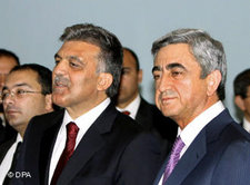 Abdullah Gül und der armenische Präsident Serge Sargsyan nach ihrem Treffen in Eriwan vom September 2008; Foto: dpa