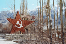 Kommunistisches Monument in Tadschikistan; Foto: Edda Schlager
