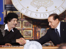 Gaddafi auf offiziellem Besuch in Italien; Foto: dpa