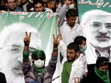 Anhänger Mussawis demonstrieren in Teheran; Foto: dpa