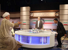 TV-Duell Ahmadinedschad und Mehdi Karrubi; Foto: AP