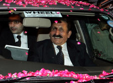 Pakistans Chefrichter Iftikhar Mohammed Chaudhry nach seiner Freilassung im Juli 2007; Foto: AP