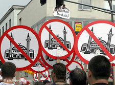 Demonstration gegen Moscheebau in Köln; Foto: dpa