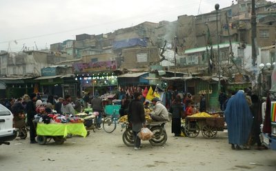 Straßenszene in der Altstadt von Kabul; Foto: Shikiba Babori