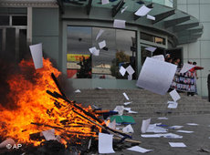 Plünderung der Zentrale der Vaterlandspartei; Foto: AP