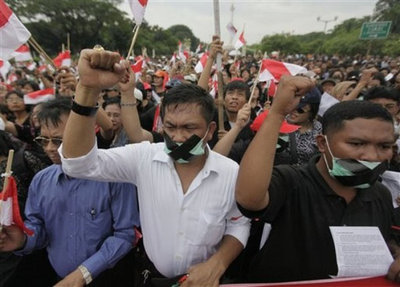 Indonesische Christen demonstrieren in Jakarta gegen die zunehmende religiöse Gewalt; Foto: AP