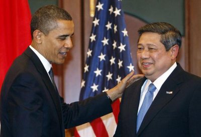 US-Präsident Barack Obama und der indonesische Präsident Susilo Bambang Yudhoyono auf dem Gipfeltreffen der APEC; Foto: AP