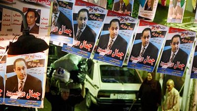 Wahlplakate von Gamal Mubarak in Kairo; Foto: AP