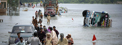 Pakistanische Flutopfer in Zentral-Pakistan; Foto: AP