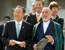 UN-Generalsekretär Ban Ki-Moon, der deutsche Außenminister Guido Westerwelle und der afghanische Präsident Hamid Karzai; Foto: dpa