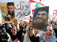 Demonstration von Hesbollah-Anhängern mit Postern Nasrallahs in Beirut; Foto: &amp;copy AP