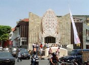 Denkmal auf Bali; Foto: dpa