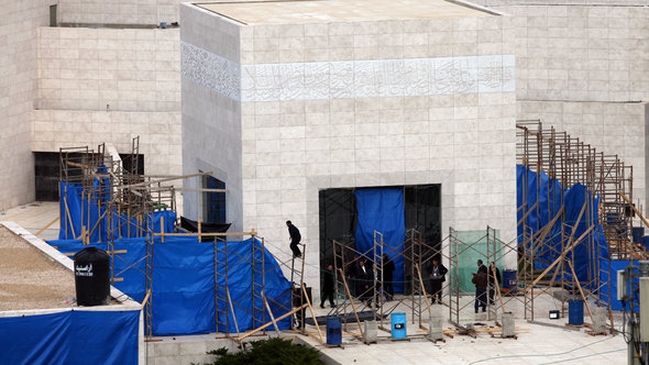 Vorbereitungen zur Exhumierung von Arafats Leichnam, Mausoleum in Ramallah am 13. November 2012; Foto: Reuters/Stringer