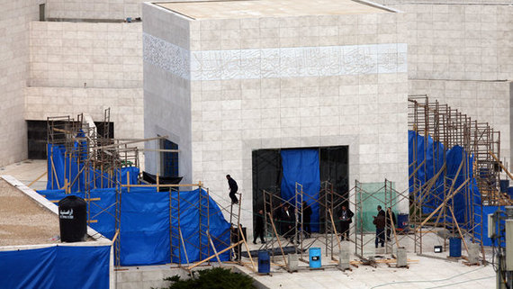 التحضيرات لاستخراج رفات عرفات، 13 نوفمبر 2012 . رويترز