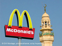 McDonald's Logo und Minarett; Foto: DW/dpa