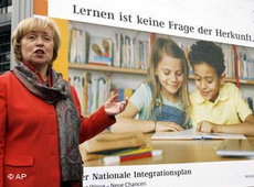 Maria Böhmer präsentiert neue Motive für Nationalen Integrationsplan; Foto: AP