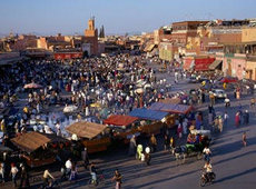 Blick auf den Marktplatz <i>Djamaa el Fna</i> in Marrakesch; Foto: AP