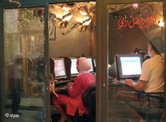 Internet-Café in Damaskus; Foto: Oliver Berg/ dpa