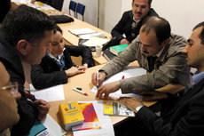 Türkische Imame nehmen am Deutschunterricht teil; Foto: dpa