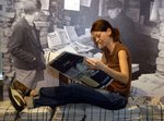 Zeitung lesende Frau; Foto: AP