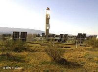Solarturm auf dem DLR-Testgelände bei Almeria; Foto: DW/Leidel