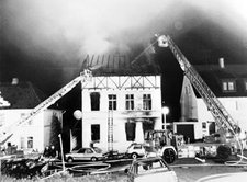 Abgebranntes Haus in Solingen nach dem fremdenfeindlichen Anschlag; Foto: AP