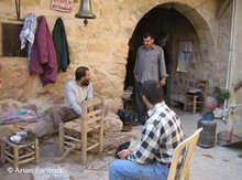 Stuhlflechter im Kloster Deir Mar Musa; Foto: Arian Fariborz 