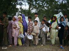 Flüchtlinge aus dem Swat-Tal: Foto: AP