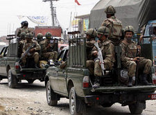 Pakistanisches Militär auf dem Weg ins Swat-Tal; Foto: AP