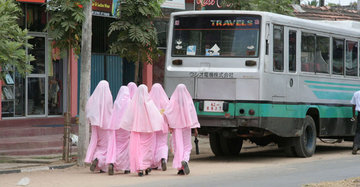 Studentinnen einer staatlichen Schule für muslimische Lehrerinnen; Foto: David McGilvray