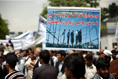 Protestplakate gegen Hinrichtungen von Afghanen; Foto: Iason Athanasiadis