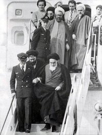 Ayatollah Chomeini in Mehrabad; Quelle: Wikipedia