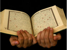 Der Koran; Foto: dpa