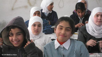 Palästinensische Mädchen in der Mädchenschule von Ramoun; Foto: Bettina Marx/DW