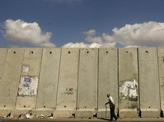 Mauer am Kalandia Checkpoint bei Ramallah; Foto: AP