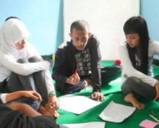 NGO unterrichtet Schüler in Jakarta; Foto: Lyn Parker