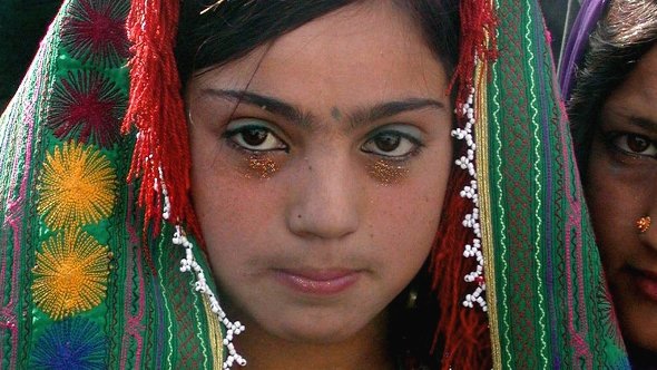 Eine zwölfjährige Braut während einer Hochzeitsfeier in Herat; Foto: dpa
