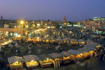 Marktplatz in Marrakesch; Foto: dpa