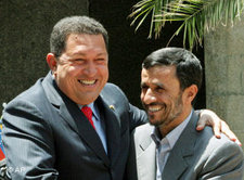 Hugo Chavez (links) gemeinsam mit Mahmud Ahmadinedschad; Foto: AP