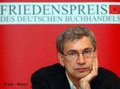 Orhan Pamuk am 22.10.05 auf der Frankfurter Buchmesse; Foto: dpa-Report