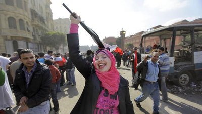 Jubelnde Demonstrantin in Kairo; Foto: AP