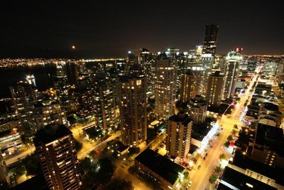 Kanadische Großstadt bei Nacht; Foto: Claus Hage (CC 3.0)